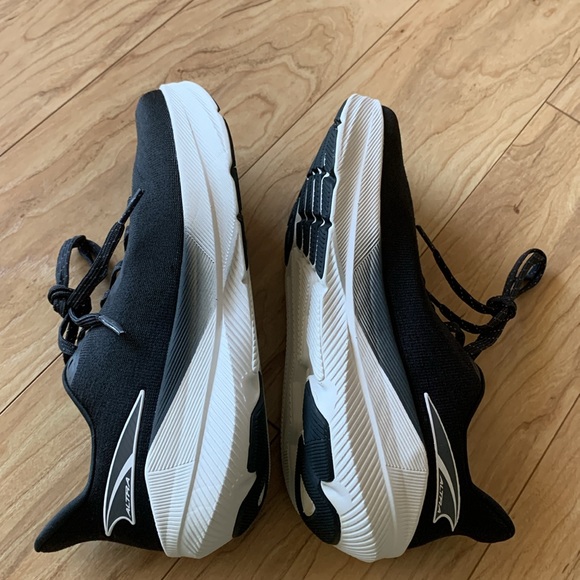 Altra W Experience Flow Black and White  Running Shoes - Picture 6 of 14